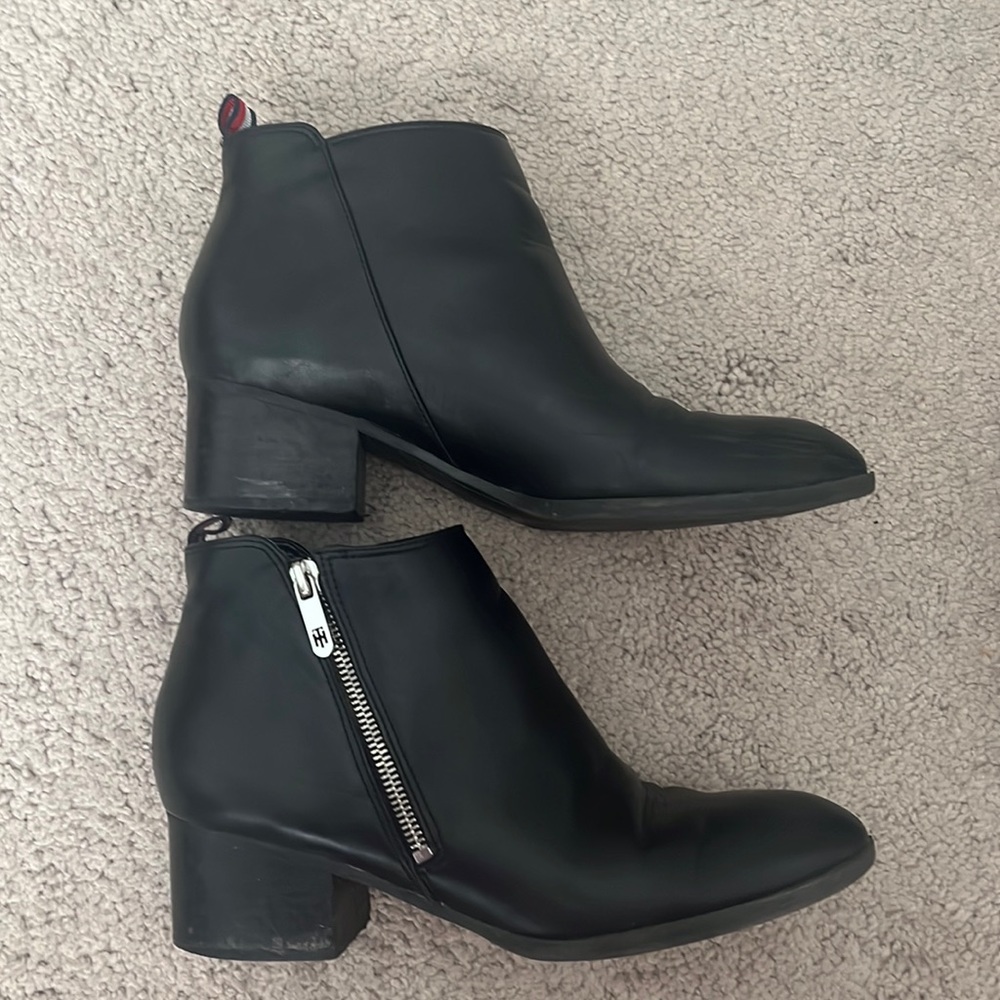 {Tommy Hilfiger} Black Leather Ankle Boots